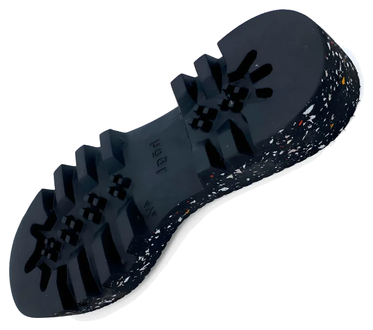 Black lug sole with a speckled midsole